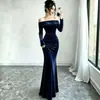 2026 Nuevo Otoño-Invierno Transfronterizo Vestido Largo Ajustado Dorado de Terciopelo con Hombros Descubiertos para Mujer Elegante
