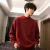 Suéter Redondo Vermelho para Homens no Ano do Cavalo, Design Espesso de Inverno com Senso de Estrutura, Adequado como Camada Interna ou Peça Básica de Tricô