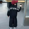 Conjunto de Primavera y Otoño para Niños 2026 Nueva Moda Chaqueta Cortavientos Estilo Coreano para Niños Conjunto de Dos Piezas Estilo Urbano para Bebé Tendencia
