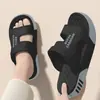 Sandálias Masculinas 2025 Novo Verão Outdoor Dirigir Sapatos de Praia Solado Macio Antiderrapante Sandálias Resistentes a Odores