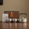Juego de Té Plateado Dunhuang con una Tetera y Cuatro Tazas, Tetera de Gama Alta con Asa, Regalo de Vacaciones para Ancianos, Líderes o Jubilación