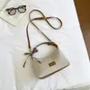 Elegante y sin esfuerzo chic bolso pequeño cuadrado para mujer, nuevo bolso de hombro de moda 2026 para ir al trabajo, bolso casual de color liso para llevar debajo del brazo