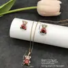 Conjunto de pendientes y collar Xuping estilo vintage de nicho europeo y americano transfronterizo, conjunto de joyería elegante de aleación de cobre, venta al por mayor y hecho a medida