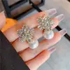 Pendientes Coreanos Completamente Incrustados de Diamantes Super Brillantes, Nuevos Pendientes de Flor de Lirio Completamente Incrustados para Mujer, Pendientes Elegantes de Flor de Perla de Lujo Ligero de Alta Gama
