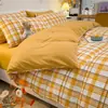 Juego de Cuatro Piezas Lavado de Algodón Puro, Sábana y Funda de Edredón Estilo Ins Amigables con la Piel, Nuevo Juego de Tres Piezas de Sábana Ajustable para Cama de Dormitorio para Dormir Desnudo