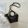 Bolsa Saco Textura Trançada Popular da Moda Bolsa Transversal de Nicho Tendência Personalidade Estilo Coreano Chique para o Trabalho Casual Bolsa Cesta