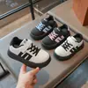 Nuevos Zapatos de Patinaje para Niños 2024 Niños y Niñas Velcro Zapatos Deportivos Bloqueo de Color Negro Blanco Rosa Suela Suave Antideslizantes Casuales Zapatos para Niños