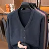Cardigã de tricô masculino de alta qualidade, novo suéter grosso de gola V outono e inverno, blusa de tricô de manga comprida, camada base, atacado do fabricante