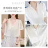 Camisa con Cuello en V Anti-Exposición con Botones Invisibles y Broche Fijo de Perla
