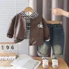 Nuevo Conjunto de Tres Piezas de Tops para Bebé Primavera Chaqueta de Cuero Inglés para Niños Traje de Manga Larga Moderno y Guapo Moda Infantil Tendencia