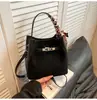 Bolso Cubo de Gama Alta para Mujer 2026 Nuevo Modelo Versátil de Nicho Bolso de Mano para Viajes Diarios Bolso de Hombro Bolso Cruzado de Moda