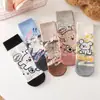 Calcetines de cuadros de tablero de ajedrez para mujer, nuevos calcetines de oso de dibujos animados hasta la pantorrilla, algodón, calcetines rectos de diamante para mujer, venta al por mayor, calcetines Zhuji