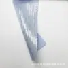 Tecido acetinado amarrotado por toda parte com relevo dourado, liso e com bom caimento, com um efeito crepe brilhante, adequado para decoração de vestidos de moda e figurinos de palco.