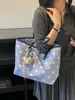 Bolsa Tote de Ponto Cruz Transfronteiriça Verão 2026 Novo Estilo Coreano com Múltiplos Compartimentos, Grande Capacidade, Versátil para o Dia a Dia, de Ombro e de Mão