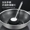 Escova de panela de aço inoxidável com cabo longo, uma ferramenta de limpeza doméstica para a cozinha para lavar panelas e louças, remove gordura sem danificar a panela, escova de limpeza de arame de aço com cabo longo