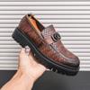 Sapatos masculinos de couro novos transfronteiriços sapatos de couro de negócios de sola grossa tendência da moda sapatos de couro a pedal fabricantes atacado uma geração de cabelo