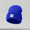 Nuevo Gorro de Punto con Cara Sonriente Transfronterizo con Etiqueta de Cuero, Gorro de Punto Unisex para Otoño e Invierno, Disponible en Stock Color Sólido, Hace que la Cara Parezca Más Pequeña