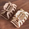 Presilha de Garra Simples Fosca Estilo Coreano para Mulheres com Cabelos Grossos, Adequada para Penteados Presos na Nuca, Presilha Tubarão com Toque de Luxo, Acessório de Presilha de Cabelo Abóbora