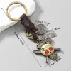Llavero único y peculiar de cuero de diablito, etiqueta metálica vintage desgastada, accesorio para parejas, artículo pequeño