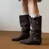 Nuevas botas de gamuza plisada de tacón grueso de moda 2026 para mujer con hebilla de cinturón, punta cuadrada, botas de caballero retro