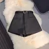 Pantalones cortos de lana para mujer para figuras petite, otoño e invierno 2026, shorts de bota grises de cintura alta, pantalones de pierna ancha versátiles y adelgazantes de línea A