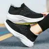 Tênis Esportivo Feminino, Sapatos de Caminhada de Verão, Sapatos Casuais Femininos, Tênis de Corrida Respirável Fly-Knit, Fornecimento Transfronteiriço de Novos Sapatos Femininos de Tamanho Grande