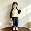 Conjunto de niña estilo coreano 2026 primavera y otoño nuevo moderno lindo top liso dulce con pantalones de encaje conjunto de dos piezas