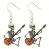 Halloween pasa rápido en el juego, y los aretes acrílicos con diseños de Gato de Dibujos Animados de Terror y Momia son lindos.