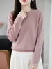 Novo suéter de tricô feminino para outono e inverno com bordas enroladas, gola redonda, corte solto, mangas compridas vazadas, peça básica estilosa