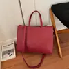 Bolso pequeño cuadrado texturizado estilo coreano al por mayor para mujer, nueva colección otoño 2026, diseño de letras en relieve, bolso de hombro y bolso cruzado para ir al trabajo