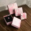 Caixa de Joias com Fecho Magnético e Tampa Flip-top Estampa Tie-dye Rosa Caixa de Papel Caixa para Anel Colar Caixa de Presente Caixa de Embalagem para Joias