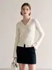 Blusa de Malha com Decote V Suave para Mulheres Outono Inicial Toque de Luxo Roupa Íntima Gola Top Exclusivo Requintado 6051