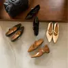 2026 Nuevos Zapatos Mary Jane de Otoño con Punta Fina, Hebilla Metálica y Aumento Interno de Altura para el Trayecto Diario, Zapatos Retro para Mujer