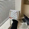 Bolsa simples da moda para mulheres 2024 início da primavera bolsa da moda com matelassê de losangos e corrente bolsa de ombro transversal tote bag para mulheres