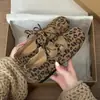 Novo estilo com saia, sapatos de salto baixo single deslumbrantes com laço, sapatos Mary Jane femininos, sapatilhas de bico quadrado, 2026, aumento interno de altura
