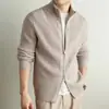Suéter de Tricô Masculino 2026 Outono/Inverno Tricô Grosso Gola Alta Cardigan com Zíper Estilo Old Money Jovem Casaco Grosso Casual