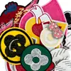 Patches Bordados em Formato de Coração Fabricante Atacado Em Estoque Patches Bordados à Máquina Patches para Roupas Decorações de Patches DIY Acessórios