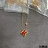 Família Burro Quadrado Mãe de Pérola Padrão Antigo Colar Único de Diamante Quadrado Redondo Prata Pura Ouro V 18K Versátil Alto Padrão Venda Direta da Fábrica