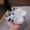 Una generación de zapatos para bebés para niños y niñas niños pequeños zapatos blancos pequeños bebé suela suave antideslizante primavera y otoño 01-2 años niños