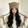 Chapéu de tricô colorido com orelhas de gato fofas para mulheres, novo estilo outono/inverno, design doce com franjas, com amarrações para cobrir as orelhas, chapéu de lã quente