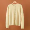 Novo Cardigan de Malha Gola Redonda em Lã Cashmere Fio Grão Dourado Outono/Inverno 2026 com Botões de Pérola, Suéter de Lã Escovada Manga Longa