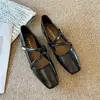 Zapatos Mary Jane Nuevos de Otoño 2026 Retro Marrones de Punta Cuadrada con Doble Hebilla de Cuero Suave Tacón Grueso Planos Bajos Estilo Francés Zapatos Individuales