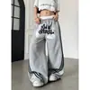 Pantalones de chándal casuales de pierna ancha, versátiles, con cordón, corte holgado, con letras de graffiti de estilo urbano americano y tres rayas, desgastados, para hombre y mujer, modernos
