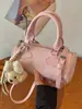 Bolso pequeño súper moderno y exquisito para mujer, nueva colección 2026, con un toque de alta gama, perfecto para el verano y el uso diario, un elegante bolso de hombro o bandolera.
