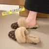Sapatos Fofos de Pelúcia Estilo Francês Femininos Ins Celebridade da Internet Deslizantes Fofos Bico Fechado Salto Alto Outono/Inverno Chinelos de Algodão para Exterior
