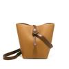 Bolsa Casual Nova Moda 2025 para Mulheres Nicho de Luxo Couro Macio Ombro Transversal Cesta de Legumes Bolsa Balde