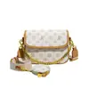 Bolsa Transversal Monica Qiqi Corrente Vintage 2026 Nova Moda Versátil Pequena Quadrada Feminina de Ombro de Luxo
