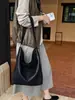 Bolso tote de cuero suave curtido vegetal para ir al trabajo gran capacidad mujer 2026 estilo nuevo popular este año bolso de hombro hobo relajado en stock