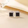 Yuebao Joyería Plata de Ley S925 Resina Negra Estilo Minimalista Fresco Versátil para Viajes de Negocios Pendientes de Plata de Alta Gama Artículo Más Vendido