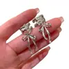 Arete de Clip para Oreja con Lazo de Ballet de Cinta de Aleación para Mujeres Sin Perforaciones Diseño Único de Nicho Accesorios Geniales para Orejas